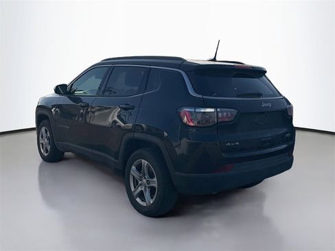 Used 2024 Jeep Compass Latitude image 3