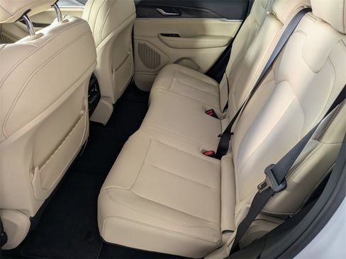 New 2025 Jeep Grand Cherokee Limited image 10