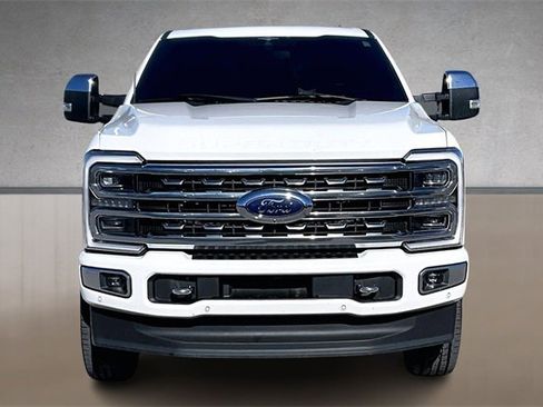 Used 2023 Ford F250 Platinum image 3