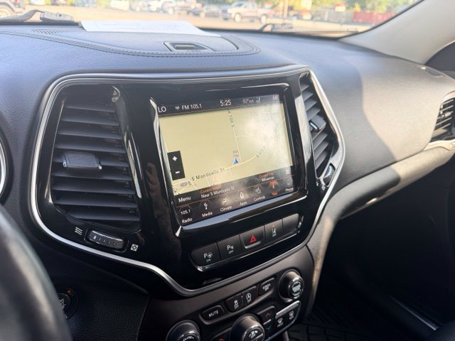 Used 2019 Jeep Cherokee Limited w/ Luxury Group AWD/4WD image 31