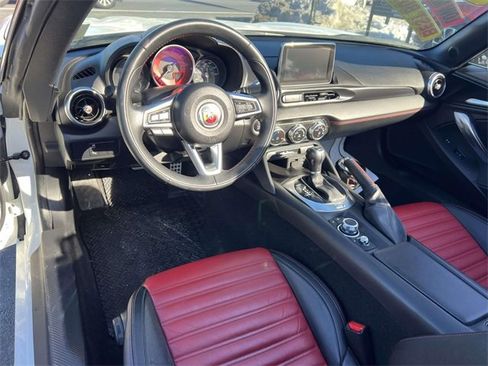 Used 2020 FIAT 124 Spider Abarth w/ Convenience Group image 9