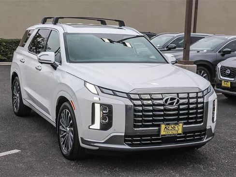 Used 2023 Hyundai Palisade Calligraphy image 3