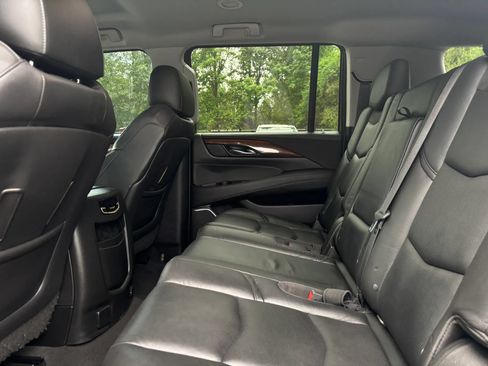 Used 2019 Cadillac Escalade ESV 2WD image 15