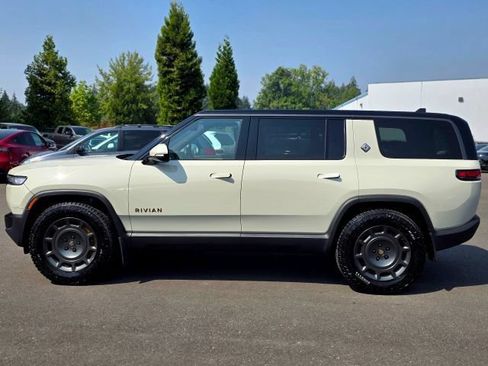 Used 2025 Rivian R1S Premium AWD/4WD image 6