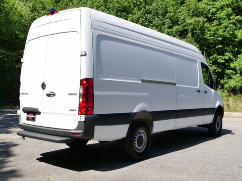 Used 2025 Mercedes-Benz Sprinter 2500 image 21