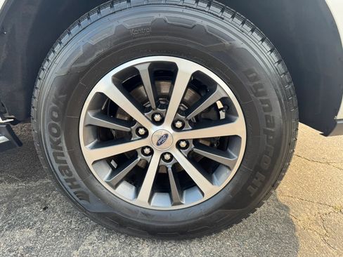 Used 2019 Ford Expedition XLT w/ Equipment Group 202A AWD/4WD image 39
