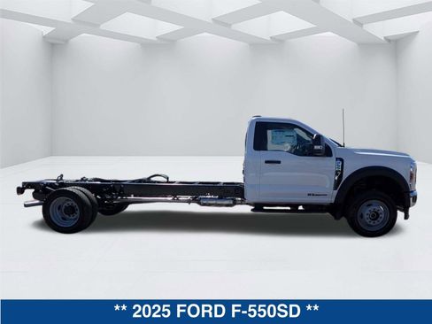 New 2025 Ford F550 4x4 Regular Cab Super Duty image 3