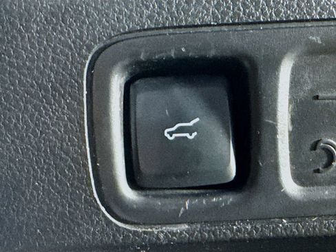 Used 2018 Ford Expedition Limited w/ Equipment Group 301A AWD/4WD image 31