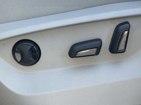 Certified 2025 Volkswagen Atlas SE image 19