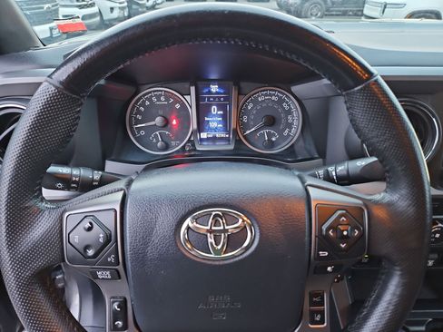 Used 2020 Toyota Tacoma TRD Off-Road w/ Technology Package image 22