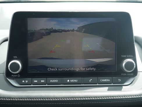 Used 2024 Nissan Rogue SV FWD image 4
