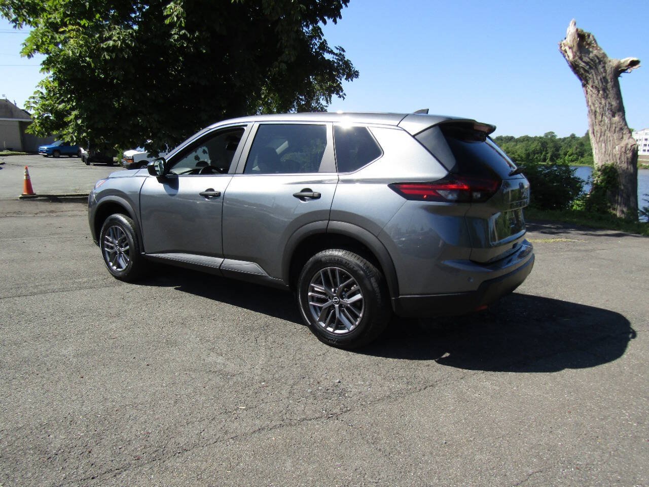 Used 2024 Nissan Rogue S AWD/4WD image 37