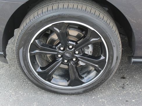 Used 2023 Ford Expedition Limited AWD/4WD image 2