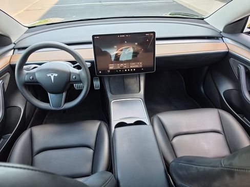 Used 2025 Tesla Model Y Long Range AWD/4WD image 2