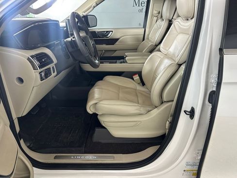 Used 2019 Lincoln Navigator Reserve image 3
