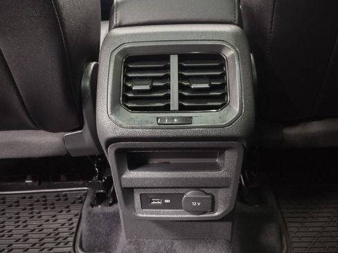 Used 2019 Volkswagen Tiguan SE w/ Panoramic Sunroof Package image 38