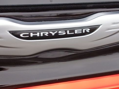 Certified 2023 Chrysler Pacifica Limited image 32