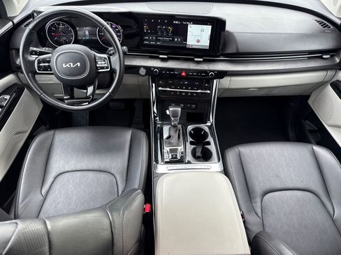 Used 2022 Kia Carnival EX FWD image 11