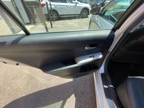 Used 2014 Toyota Camry SE w/ Moonroof Package FWD image 19