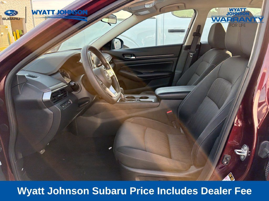 Used 2025 Nissan Altima 2.5 SV FWD image 17