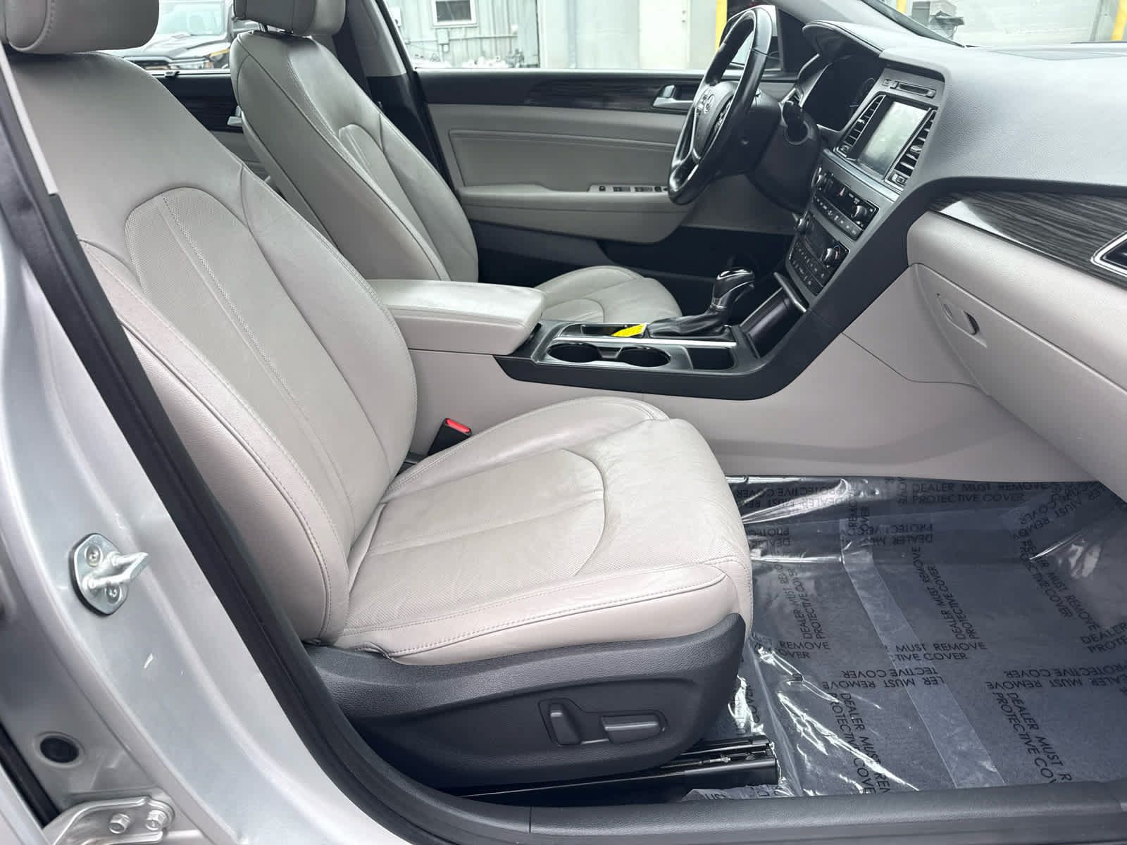 Used 2015 Hyundai Sonata Limited w/ Option Group 05 FWD image 12