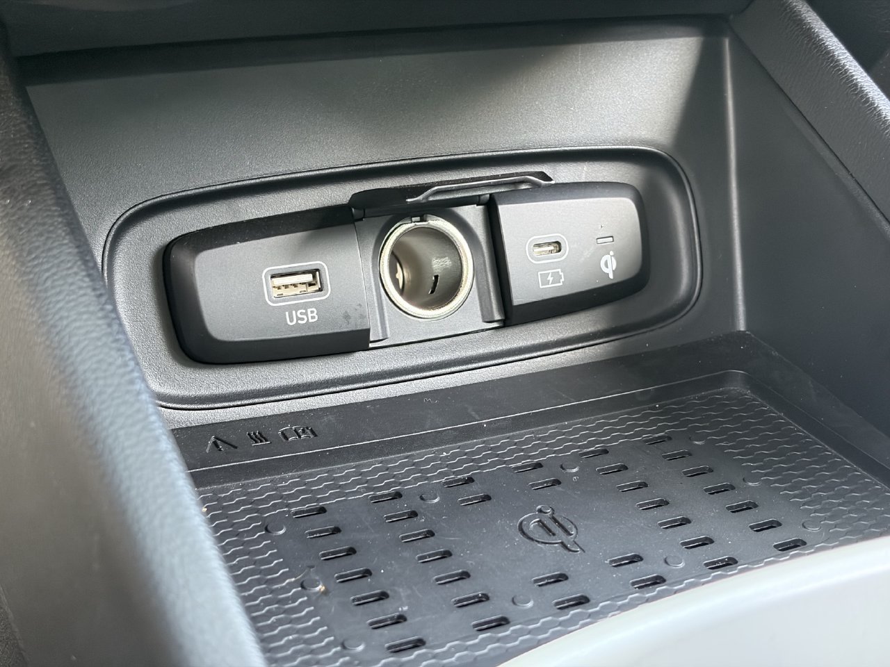 Used 2025 Hyundai Venue Limited FWD image 36