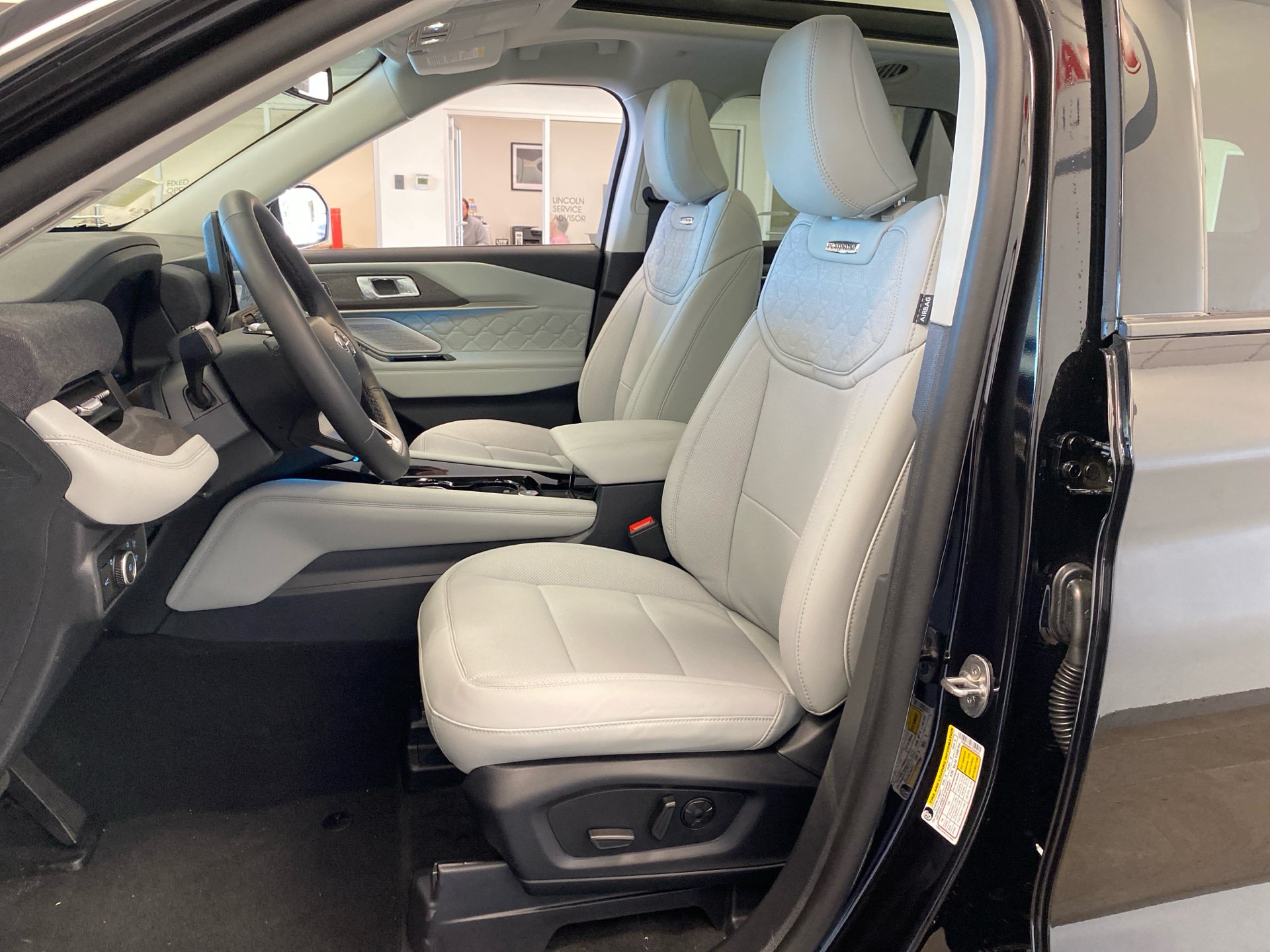 New 2026 Ford Explorer Platinum w/ LUX Leather Package AWD/4WD image 15