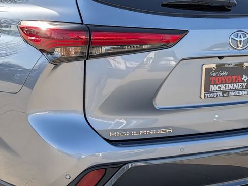 Used 2022 Toyota Highlander Limited image 8