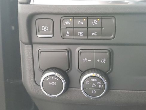 New 2026 Chevrolet Suburban LT image 25