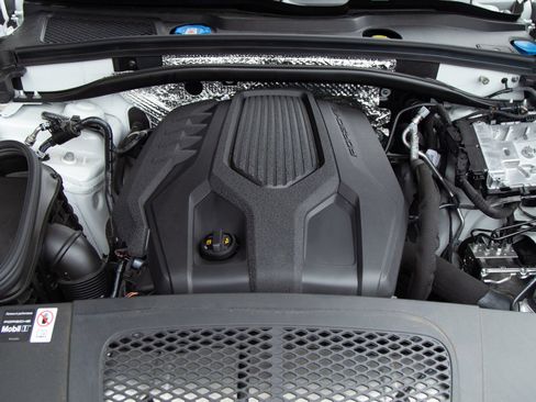 Used 2026 Porsche Macan AWD/4WD image 28