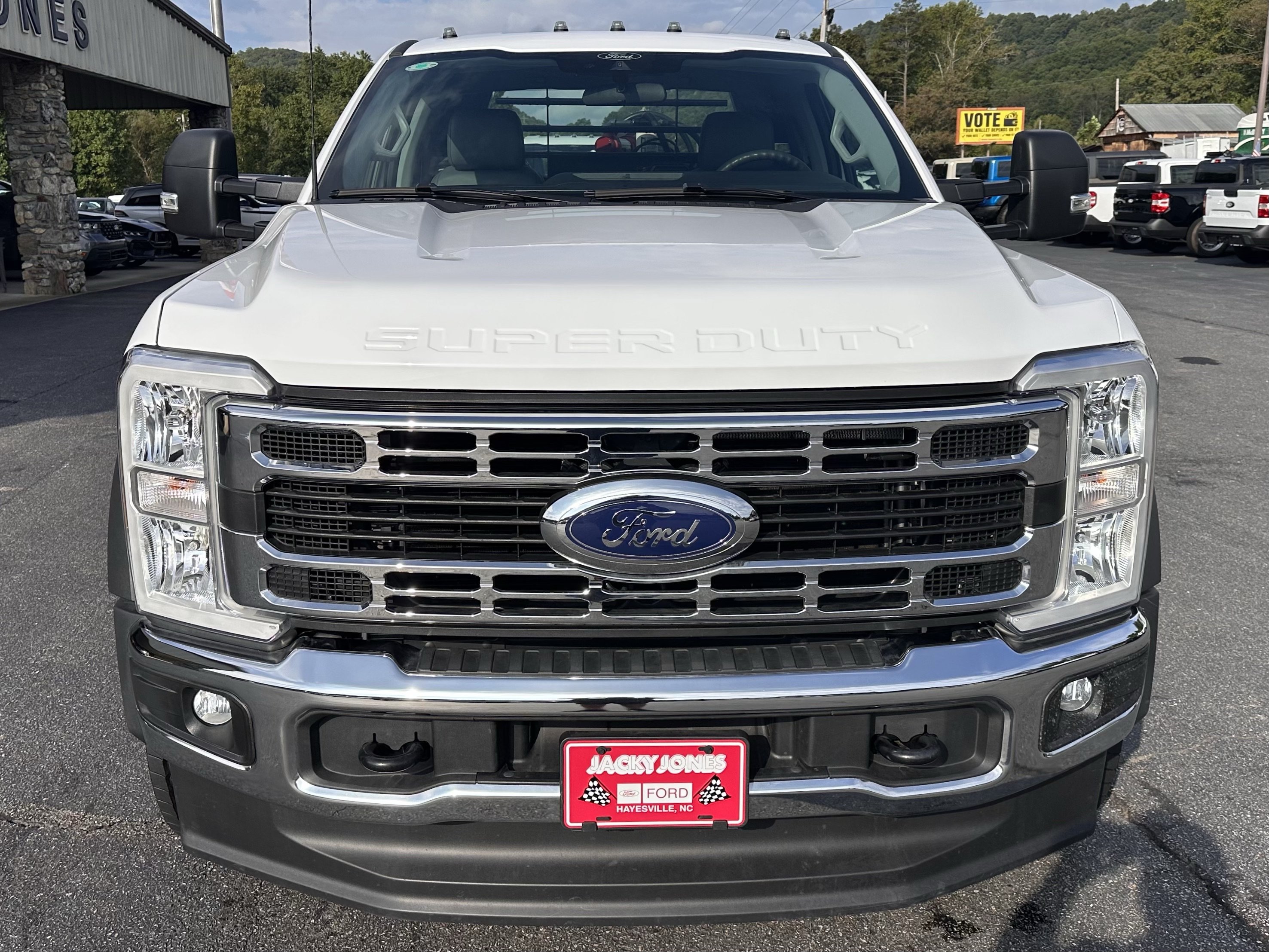 Used 2024 Ford F550 2WD Regular Cab Super Duty image 3