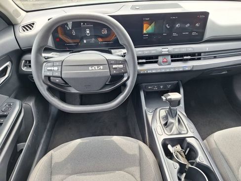 Used 2025 Kia K4 FWD image 9
