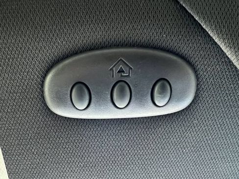 Used 2015 Ford Taurus Limited w/ Equipment Group 301A FWD image 30