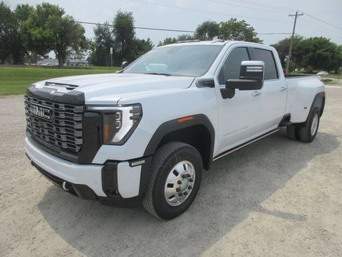 New 2026 GMC Sierra 3500 Denali Ultimate AWD/4WD image 11
