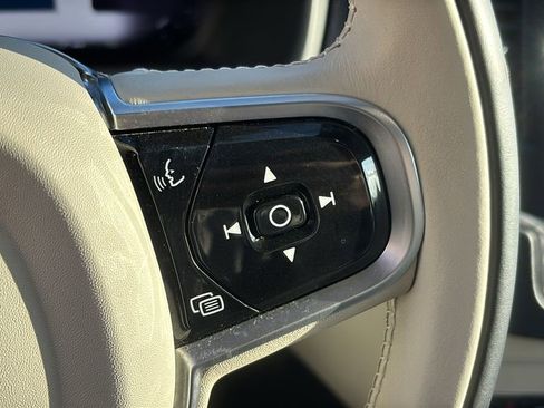 Certified 2023 Volvo XC90 B5 Core w/ Climate Package AWD/4WD image 17