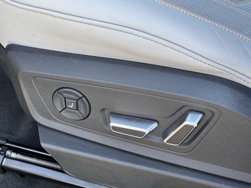 Used 2024 Audi Q8 e-tron Prestige w/ Prestige Package image 17