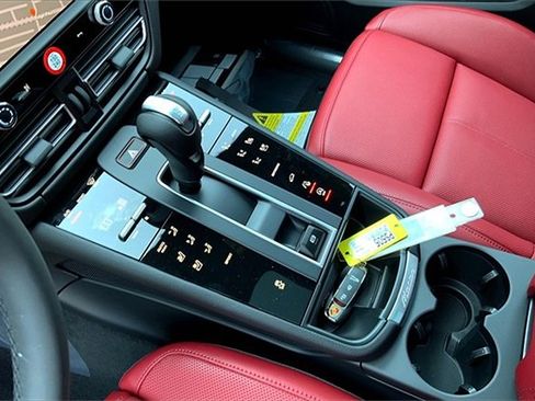 New 2025 Porsche Macan image 36