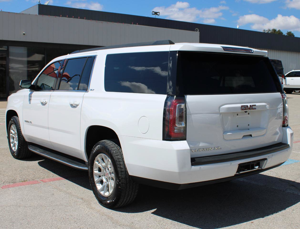 Used 2020 GMC Yukon XL SLT w/ Open Road Package AWD/4WD image 4