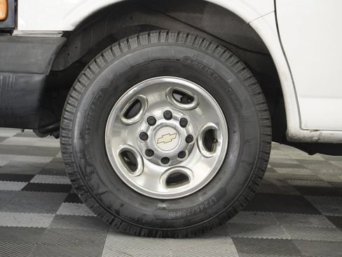 Used 2014 Chevrolet Express 3500 Extended RWD image 17