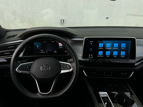 Used 2025 Volkswagen Atlas Cross Sport SE image 14