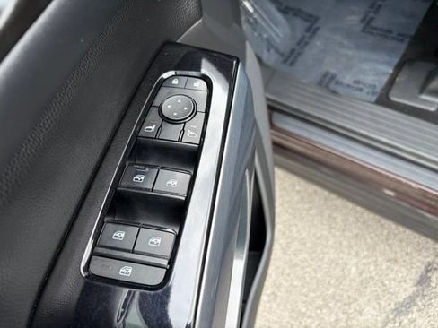 Used 2022 Nissan Pathfinder SL AWD/4WD image 19