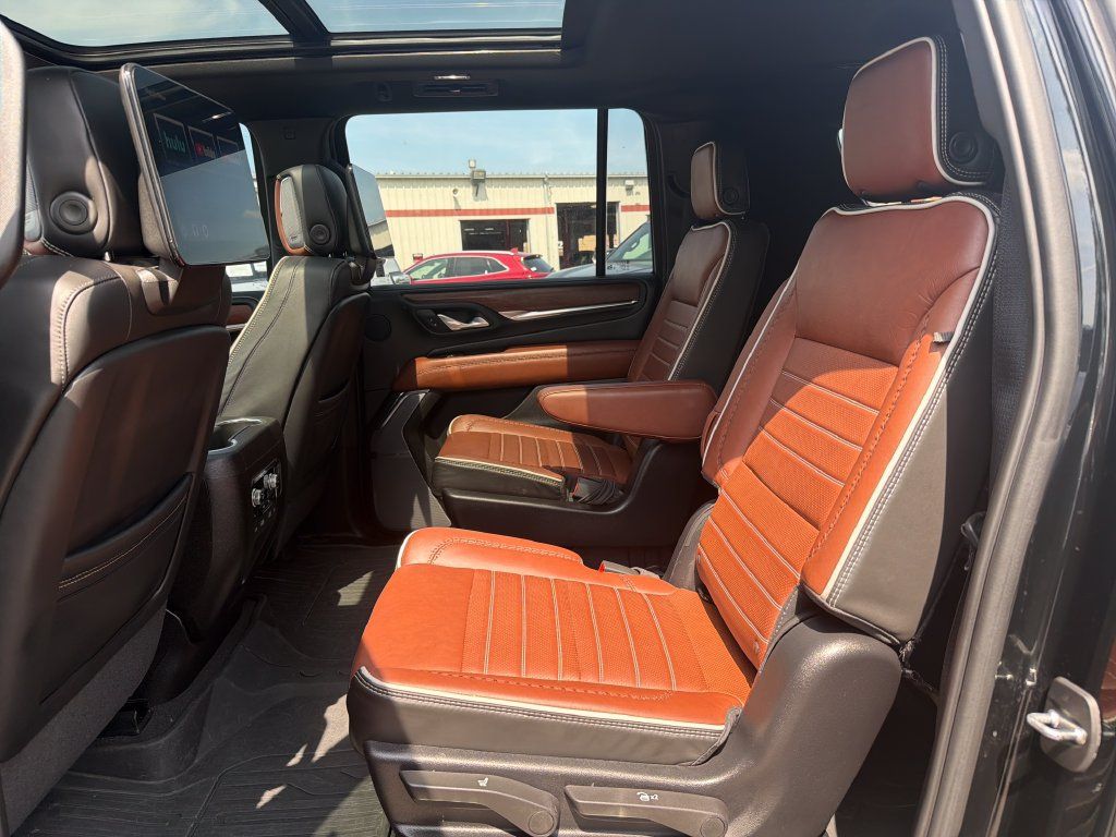 Used 2024 GMC Yukon XL Denali Ultimate AWD/4WD image 15