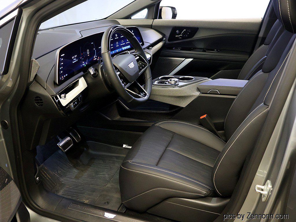 Used 2025 Cadillac Optiq Luxury 2 w/ LPO, Floor Liner Package AWD/4WD image 12