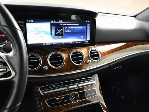 Used 2019 Mercedes-Benz E 300 4MATIC image 31