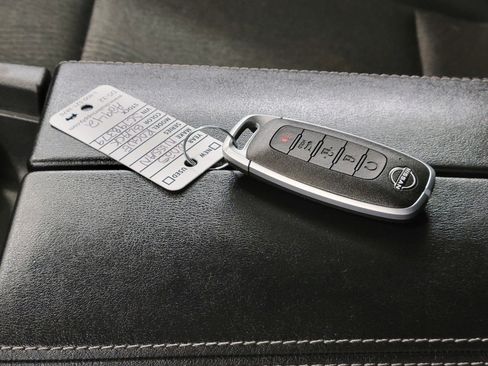 Used 2025 Nissan Rogue SV image 26