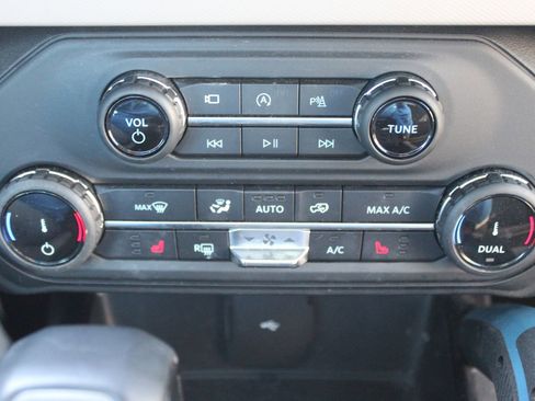 Used 2022 Ford Bronco Wildtrak image 36