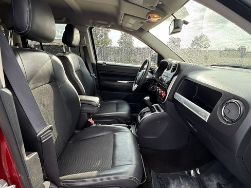 Used 2017 Jeep Compass Latitude AWD/4WD image 18