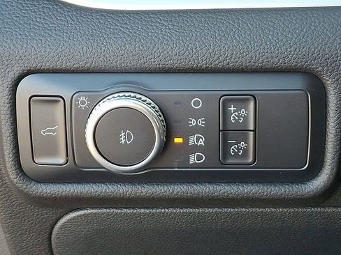 Used 2022 Ford Explorer XLT w/ Equipment Group 202A image 30