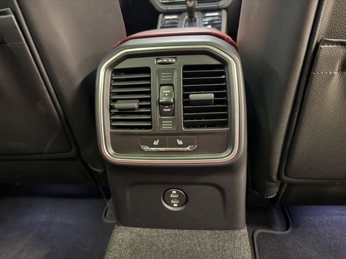 Certified 2026 Porsche Macan AWD/4WD image 33