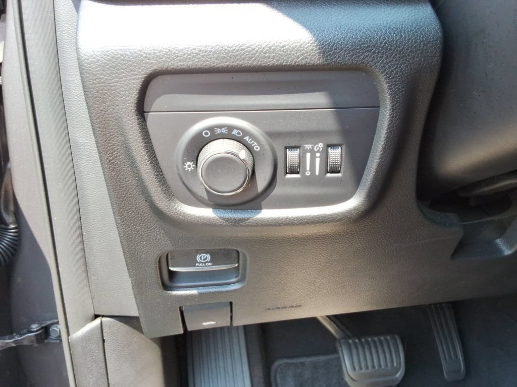 Used 2025 Jeep Grand Cherokee L Altitude RWD image 38